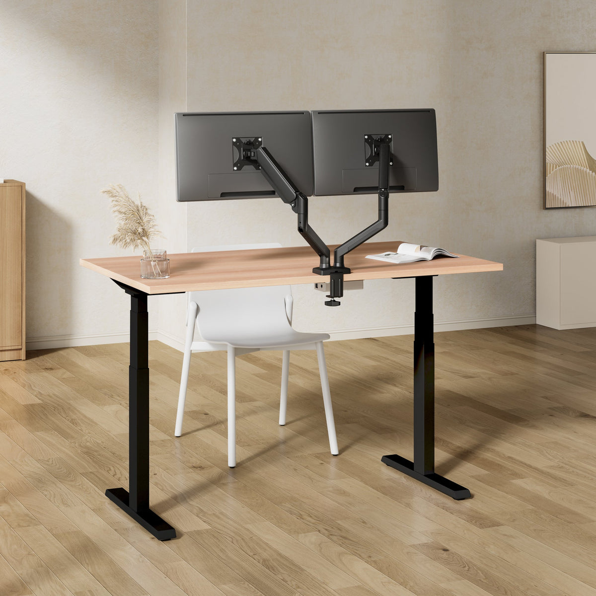 ProFlex bureau met zwart frame en walnoot blad, kantoorwerkplek met twee schermen